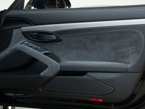 Used 2016 Porsche Cayman GT4 image 22