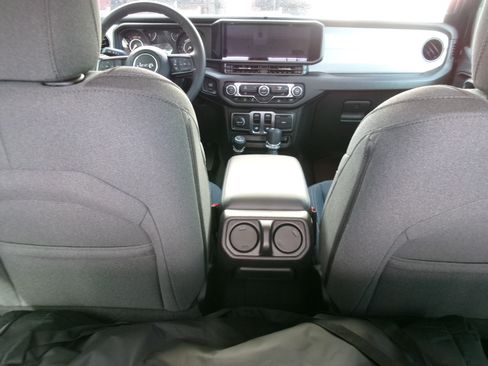 Used 2025 Jeep Wrangler 4WD Sport image 5