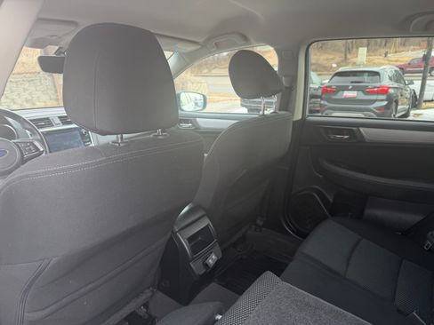Used 2019 Subaru Outback 2.5i Premium image 11