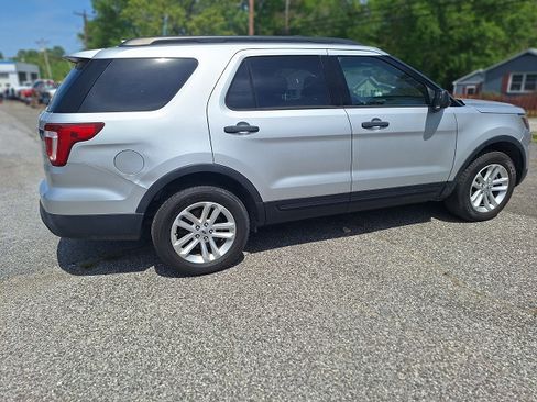 Used 2016 Ford Explorer image 3