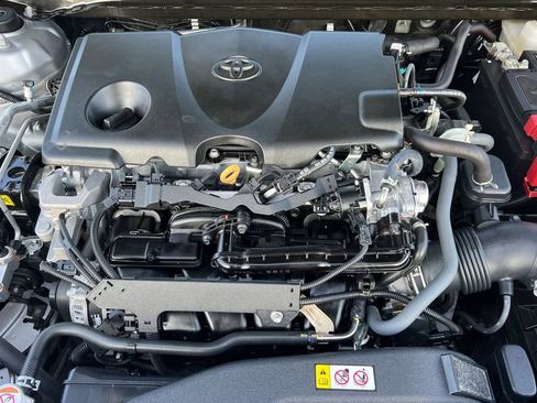 Used 2022 Toyota Camry XLE image 18