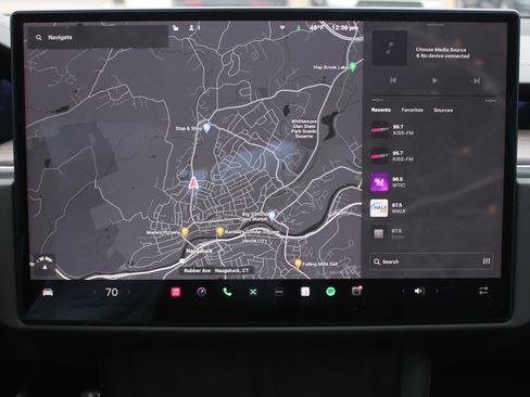 Used 2023 Tesla Model S image 7