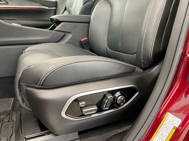 Used 2025 Jeep Grand Cherokee Overland AWD/4WD image 16