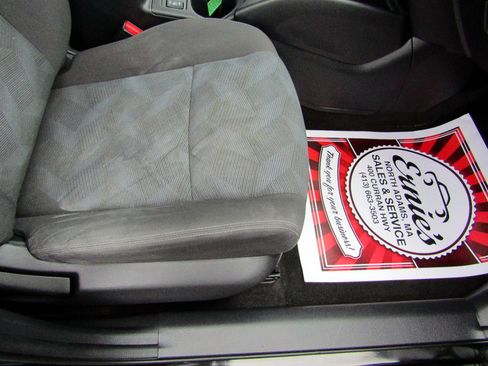 Used 2016 Nissan Rogue SV image 17