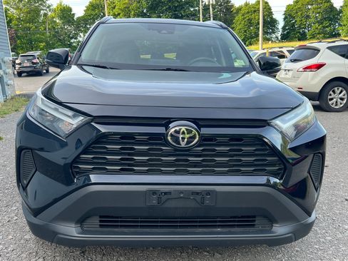 Used 2022 Toyota RAV4 AWD XLE w/ Convenience Package image 4