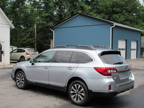 Used 2015 Subaru Outback 3.6R Limited AWD/4WD image 6
