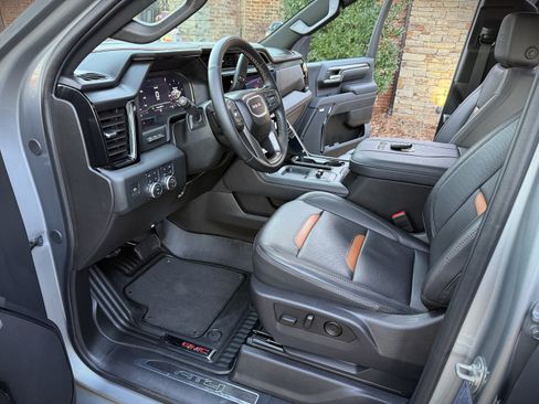 Used 2025 GMC Sierra 2500 AT4 image 26