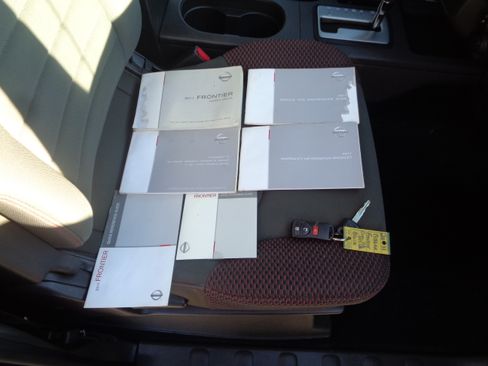 Used 2011 Nissan Frontier PRO-4X image 61