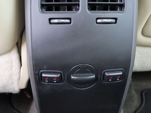 Used 2015 Lincoln MKS Elite image 18