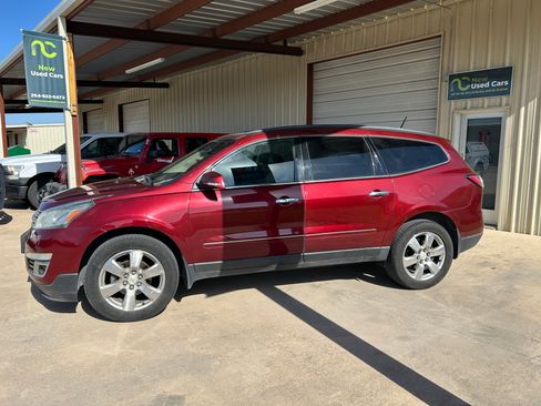 Used 2017 Chevrolet Traverse Premier image 2