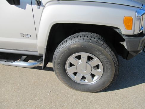 Used 2006 HUMMER H3 Luxury image 11