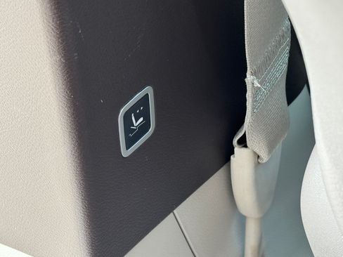 Used 2018 Chrysler Pacifica Touring-L image 33