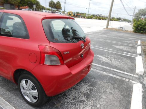 Used 2008 Toyota Yaris 2-Door Hatchback FWD image 4