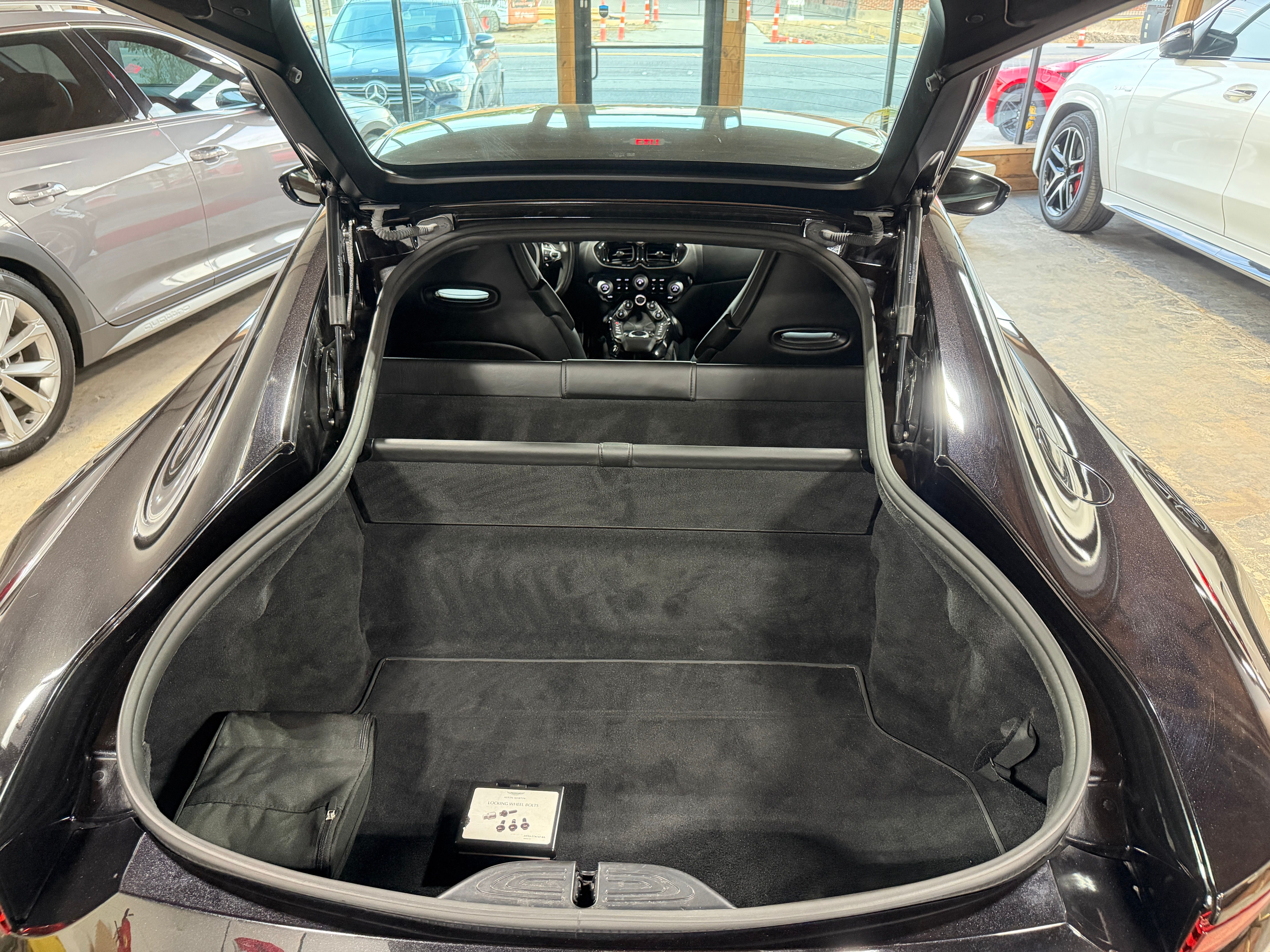 Used 2020 Aston Martin V8 Vantage Coupe RWD image 27