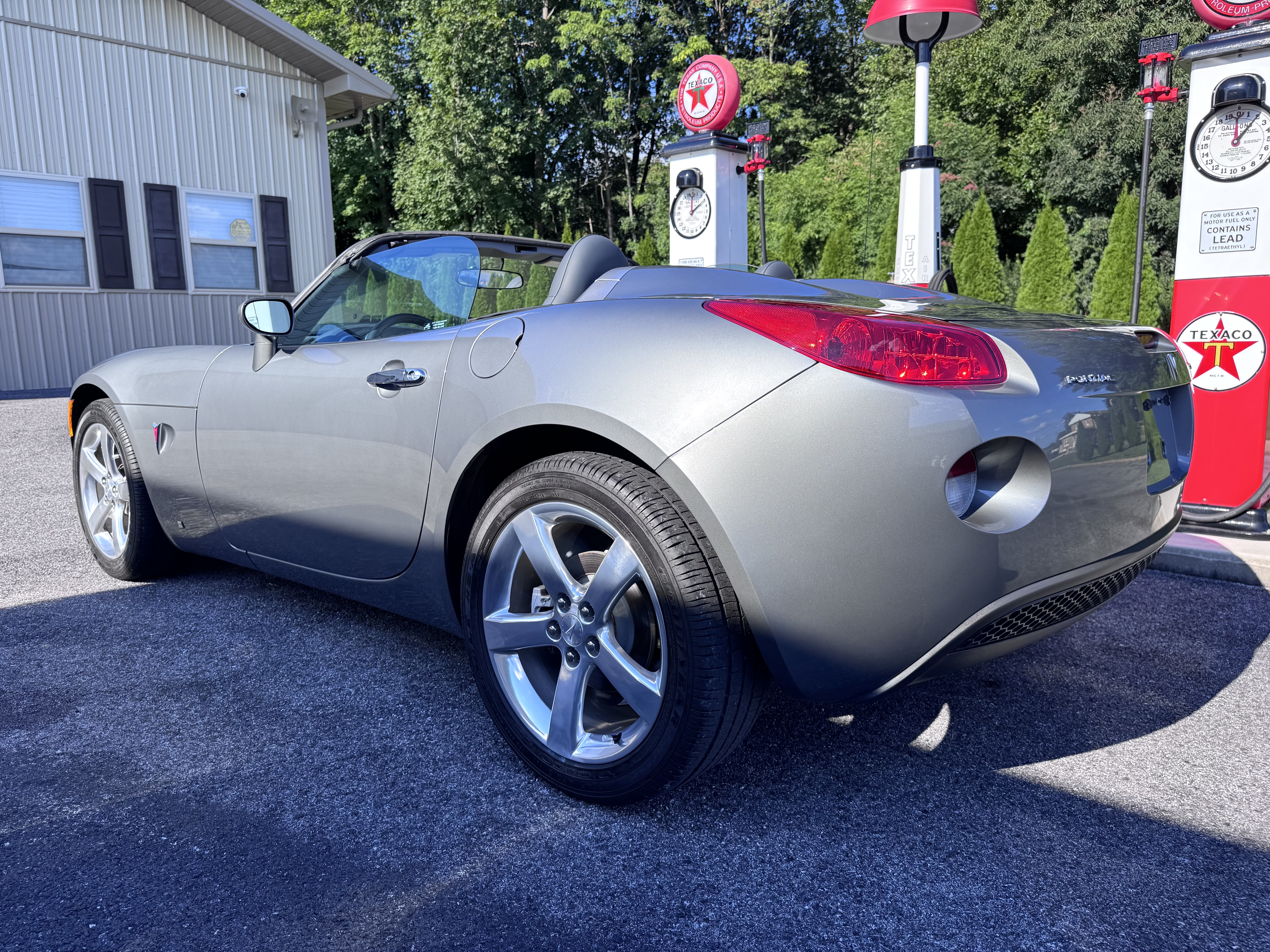 Used 2006 Pontiac Solstice RWD image 8