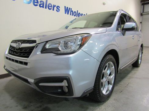 Used 2017 Subaru Forester 2.5i Touring image 2