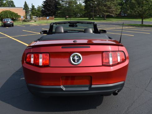 Used 2010 Ford Mustang Convertible RWD image 20