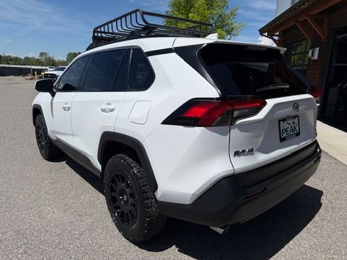 Used 2019 Toyota RAV4 AWD LE image 3