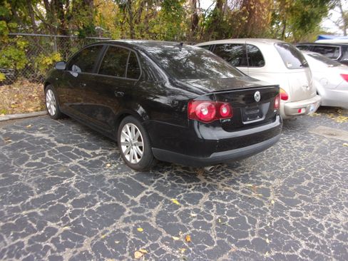 Used 2010 Volkswagen Jetta Wolfsburg Edition image 4