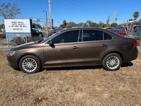 Used 2013 Volkswagen Jetta SE Sedan FWD image 1