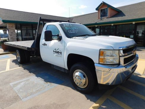 Used 2013 Chevrolet Silverado 3500 image 2
