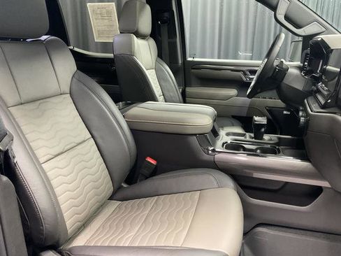 Used 2025 Chevrolet Silverado 1500 ZR2 image 16