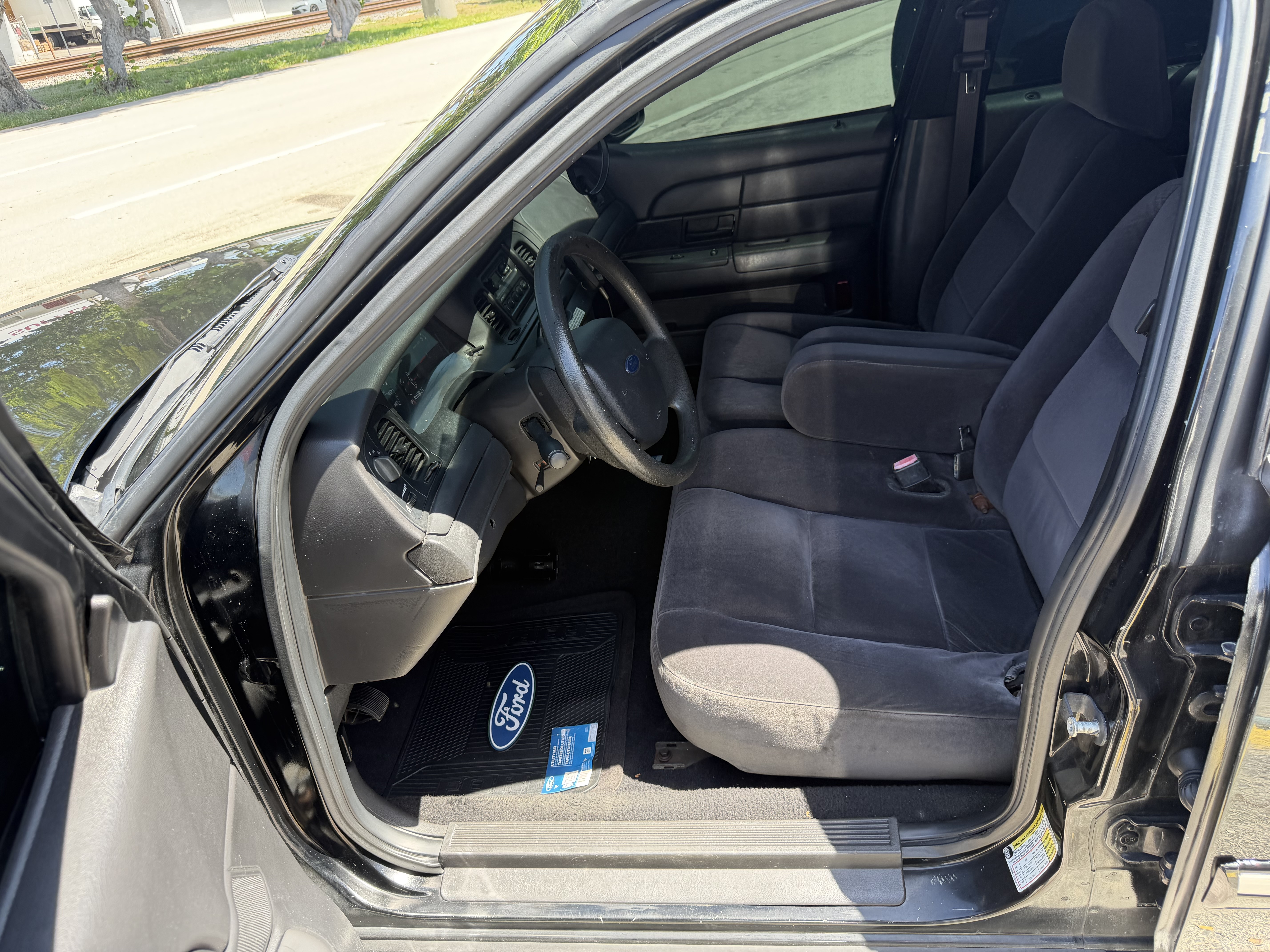 Used 2006 Ford Crown Victoria Police Interceptor RWD image 13