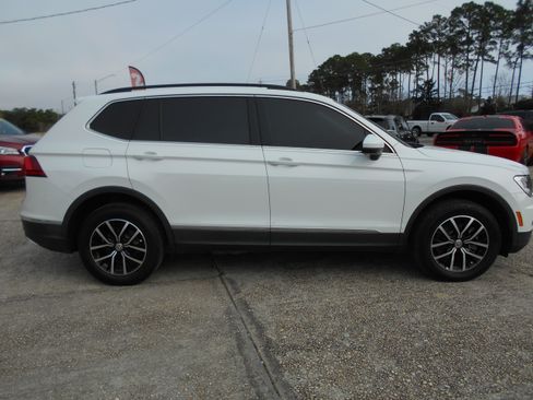 Used 2021 Volkswagen Tiguan SE image 4