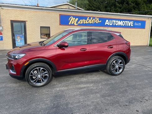 Used 2023 Buick Encore GX AWD Essence image 2