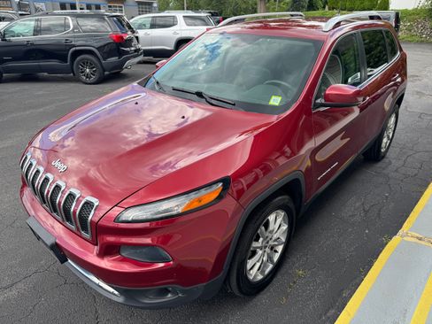 Used 2017 Jeep Cherokee 4WD Limited image 3