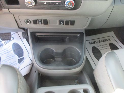 Used 2016 Nissan NV 3500 SV image 5