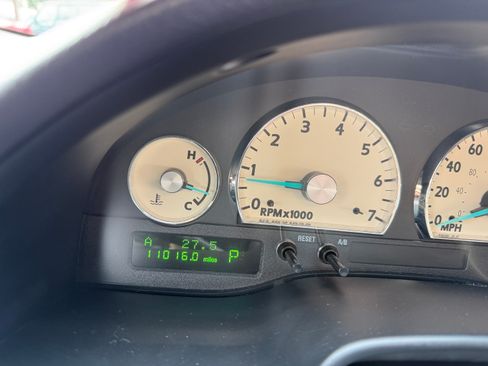 Used 2004 Ford Thunderbird image 10