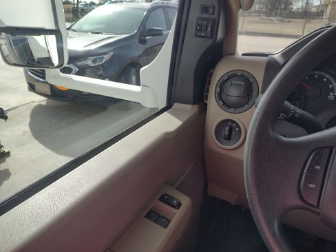 Used 2011 Ford E-450 and Econoline 450 image 13