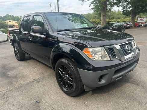 Used 2012 Nissan Frontier 2WD Crew Cab image 6