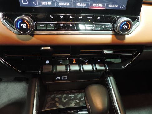 Used 2024 GMC Canyon AT4 image 40