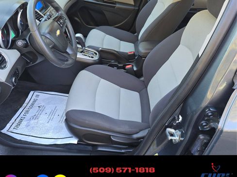 Used 2013 Chevrolet Cruze LS image 17