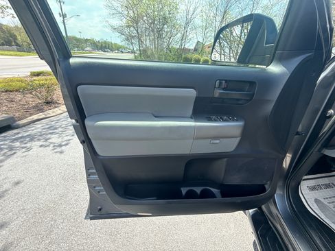 Used 2017 Toyota Sequoia SR5 image 4