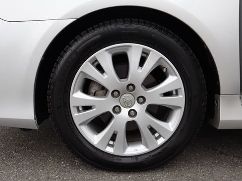 Used 2011 Toyota Avalon Limited image 31