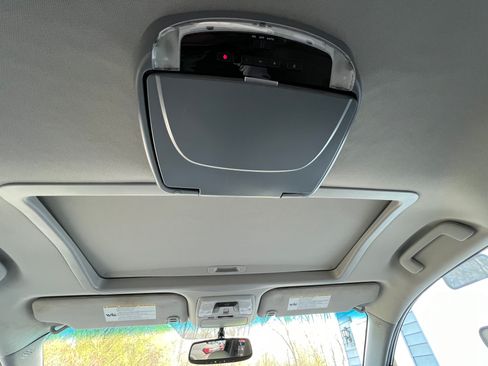 Used 2015 Toyota Sienna AWD/4WD image 15