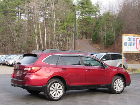 Used 2017 Subaru Outback 2.5i Premium image 11