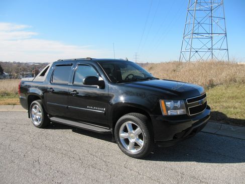 Used 2008 Chevrolet Avalanche LTZ image 14