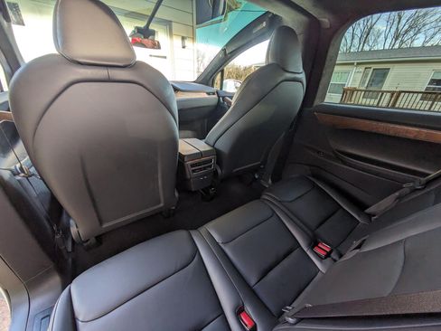 Used 2020 Tesla Model X image 15