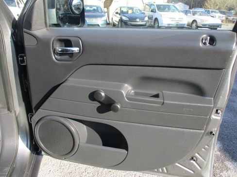 Used 2013 Jeep Patriot Sport image 23