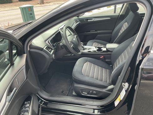 Used 2016 Ford Fusion SE image 6