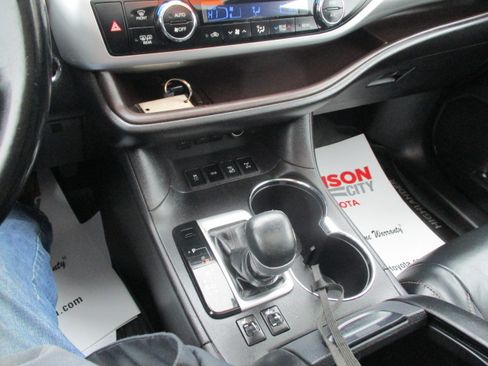 Used 2018 Toyota Highlander XLE image 55