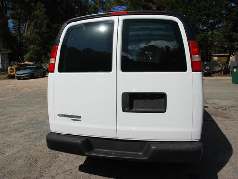 Used 2013 Chevrolet Express 1500 image 11