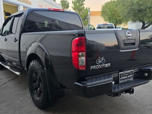 Used 2012 Nissan Frontier SV image 9