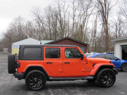 Used 2019 Jeep Wrangler Unlimited Sahara image 9