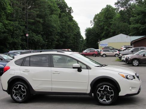 Used 2015 Subaru XV Crosstrek 2.0i Premium AWD/4WD image 10