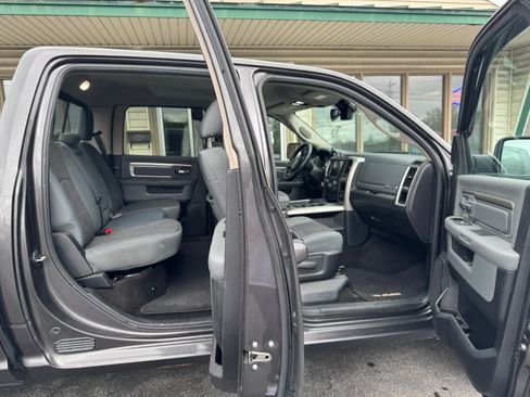 Used 2017 RAM 1500 4x4 Crew Cab Big Horn image 17